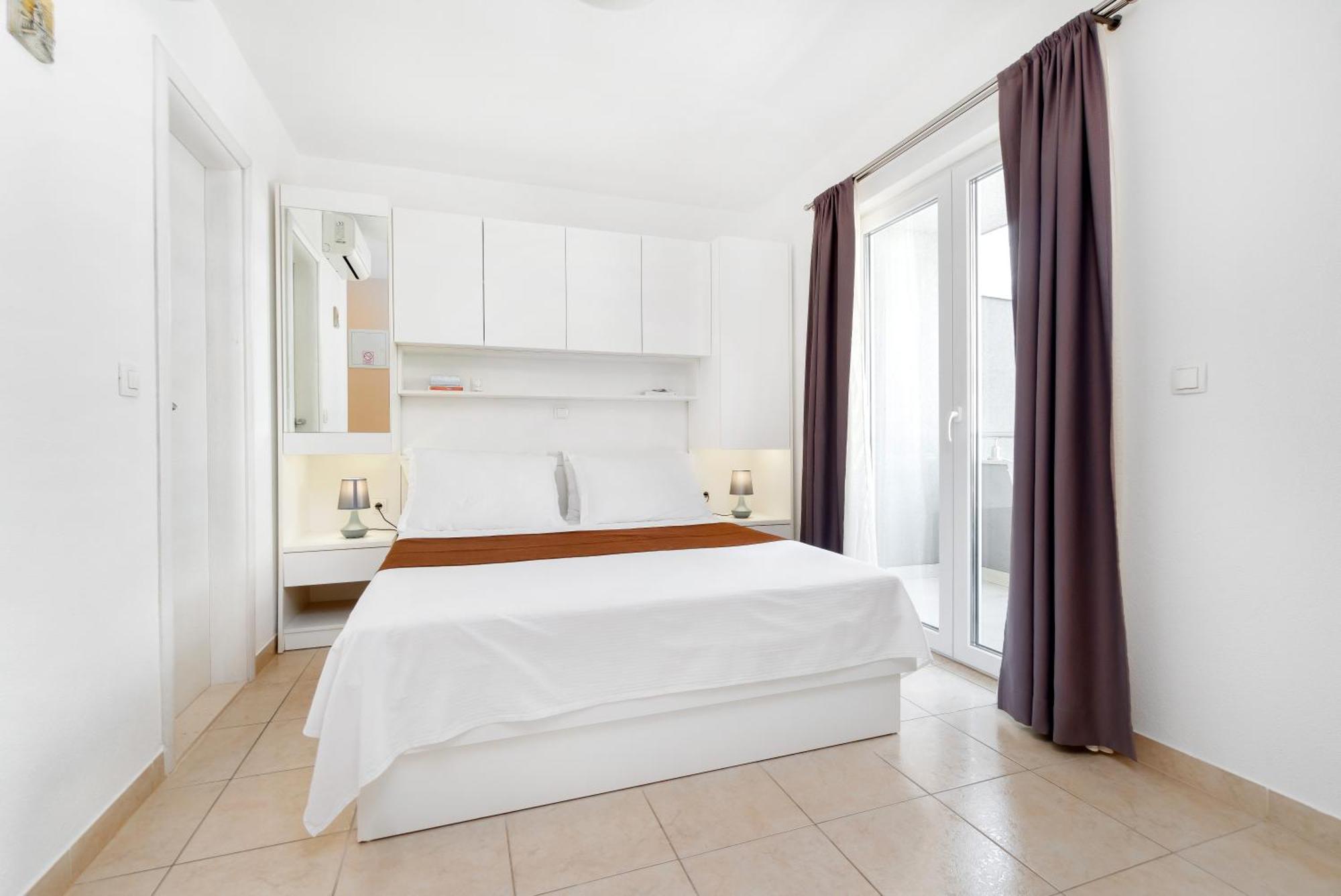Apartments And Rooms Vuleta, Close To The Beach Μακάρσκα Εξωτερικό φωτογραφία